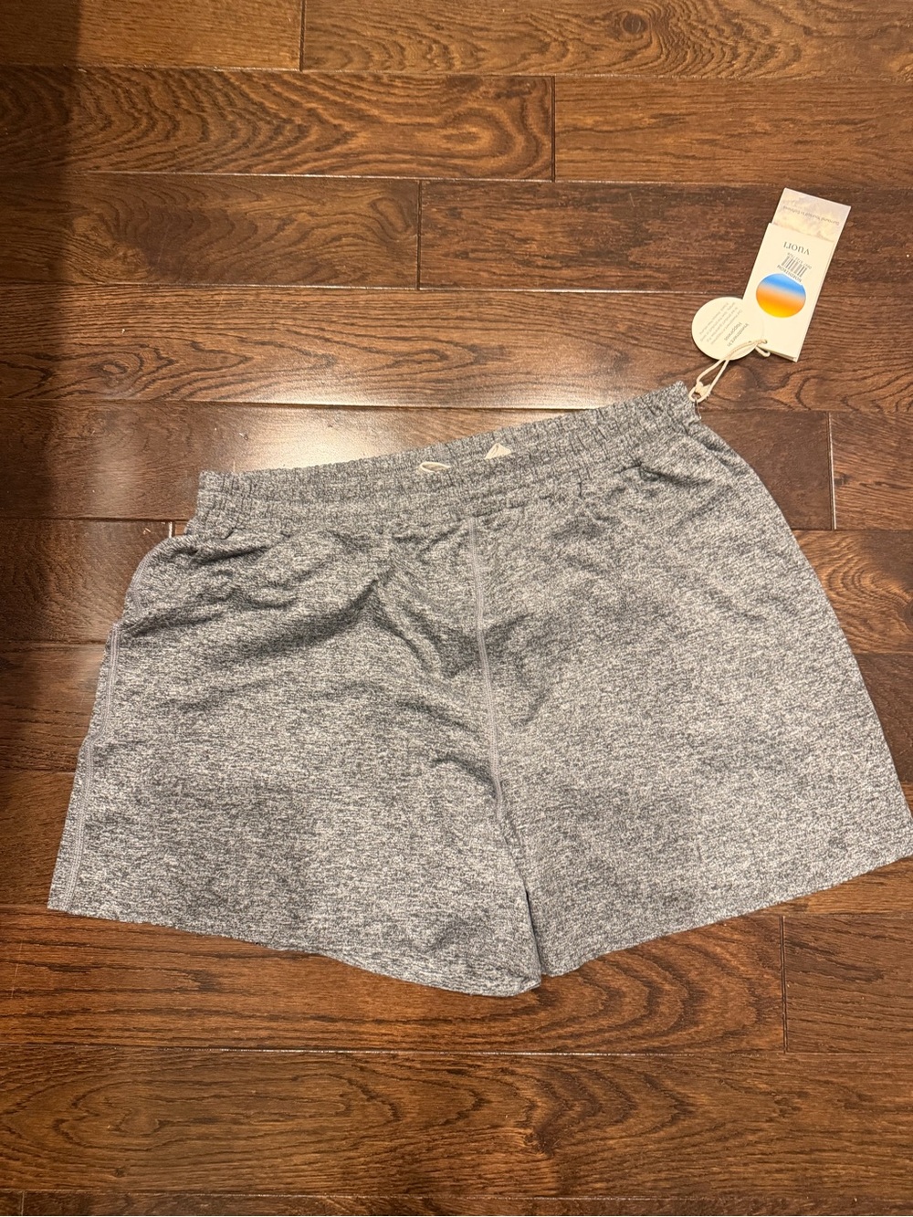 Vuori boyfriend shorts heather grey medium NWT